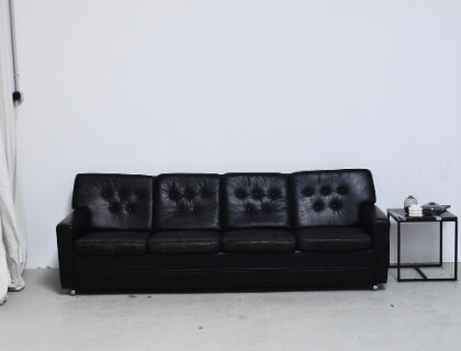 Sofá tapizado negro